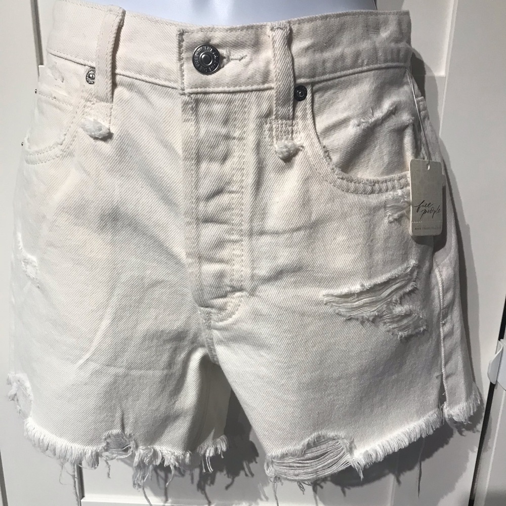 Free People womens white distressed denim shorts size 25